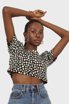 Black daisies square neckline puff sleeve cropped top_5