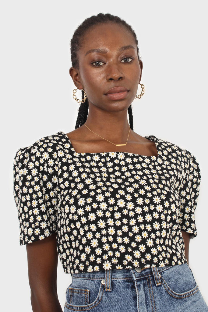 Black daisies square neckline puff sleeve cropped top_1