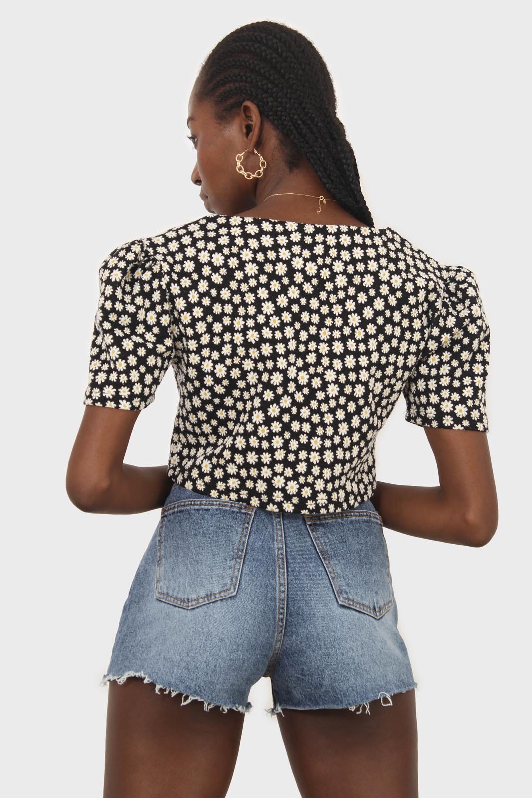 Black daisies square neckline puff sleeve cropped top_2