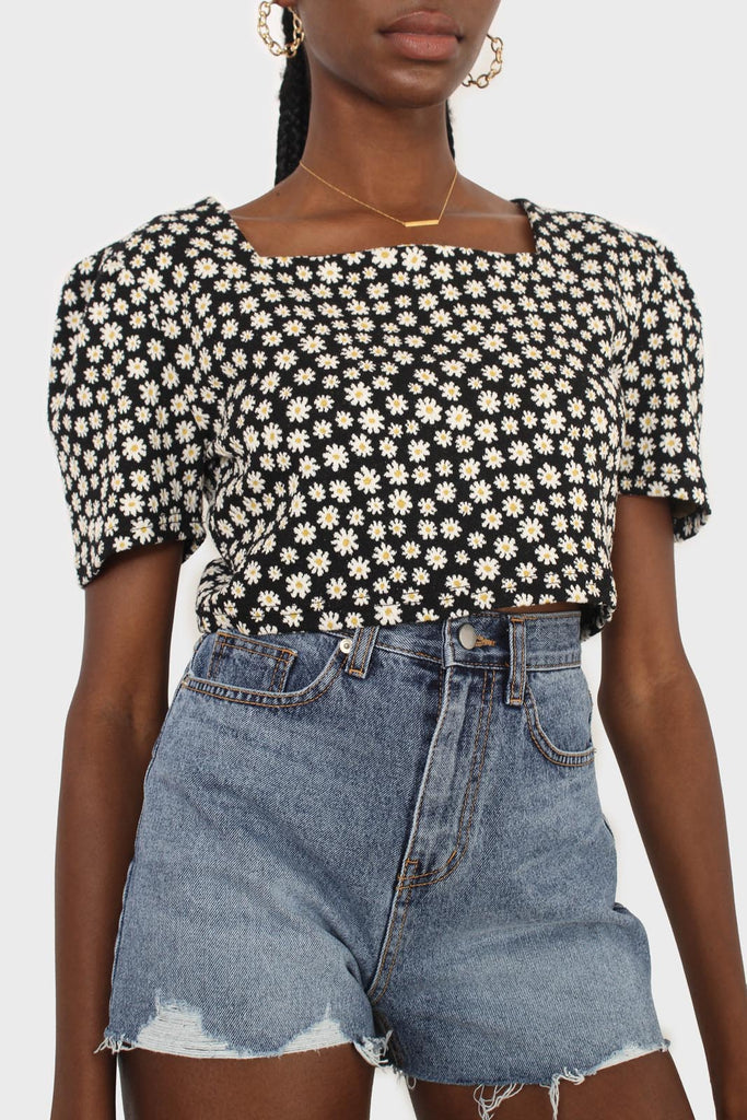 Black daisies square neckline puff sleeve cropped top_7
