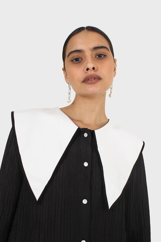 Black and ivory oversized pointed collar blouse_7