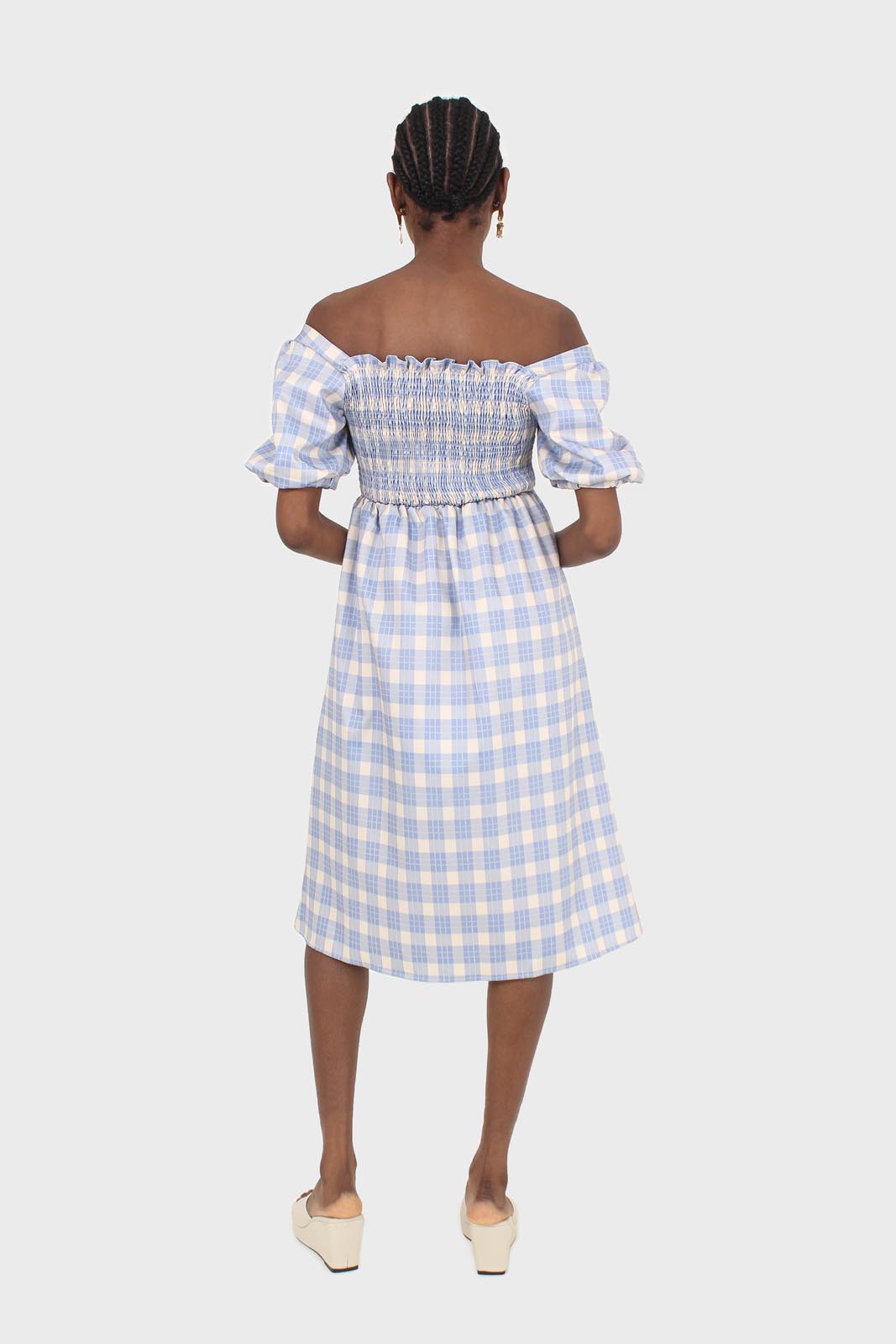 Blue and ivory checked shirred puff sleeved midi dress_3