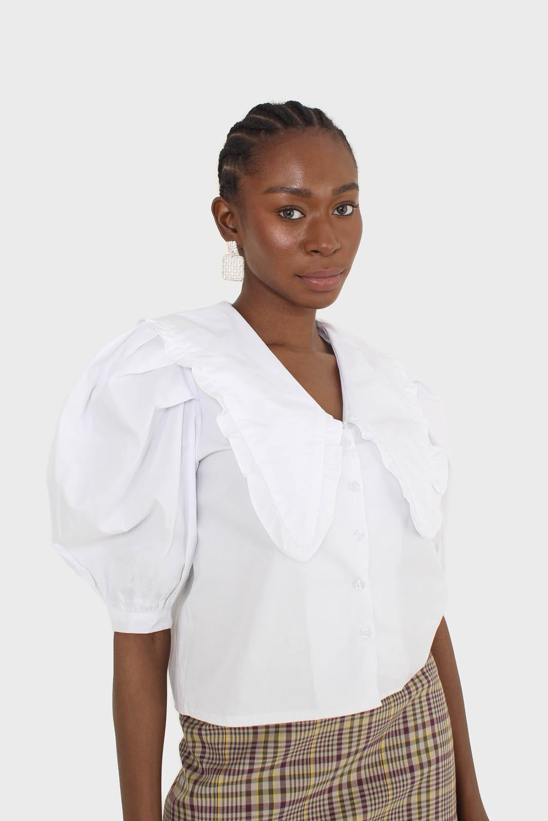 Ivory cropped short sleeved large collar top_8