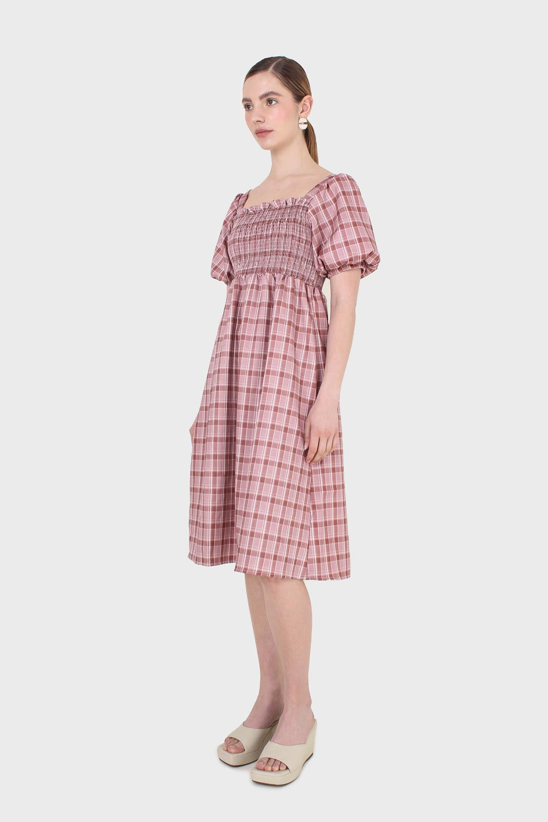 Red and ivory checked shirred puff sleeved midi dress_4