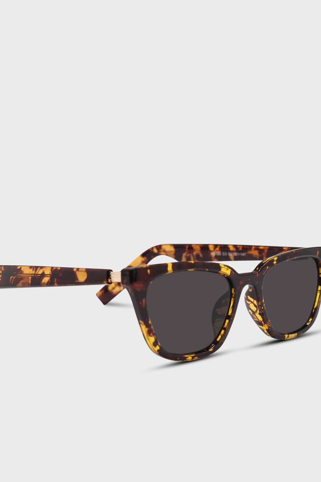 Tortoise shell classic cat eye sunglasses