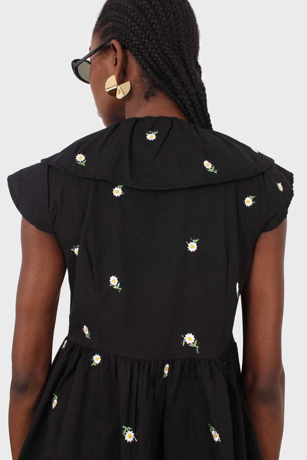 Black and white daisy ruffle dress_13