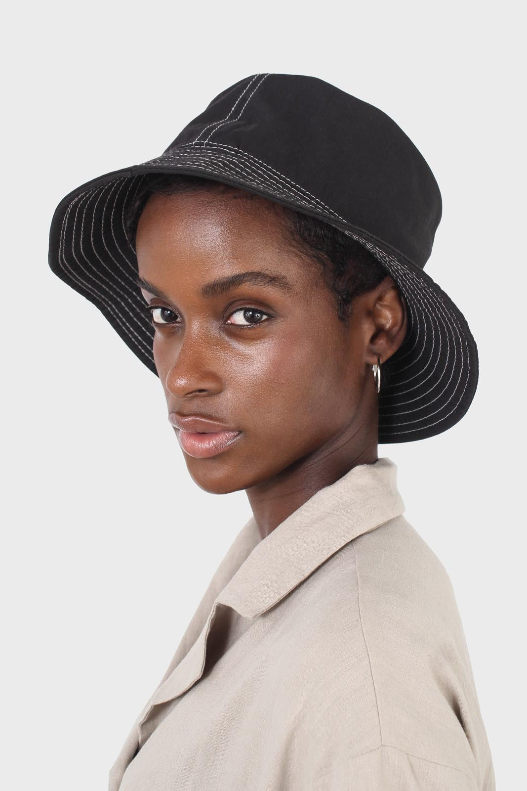 Black and white contrast stitch bucket hat_6