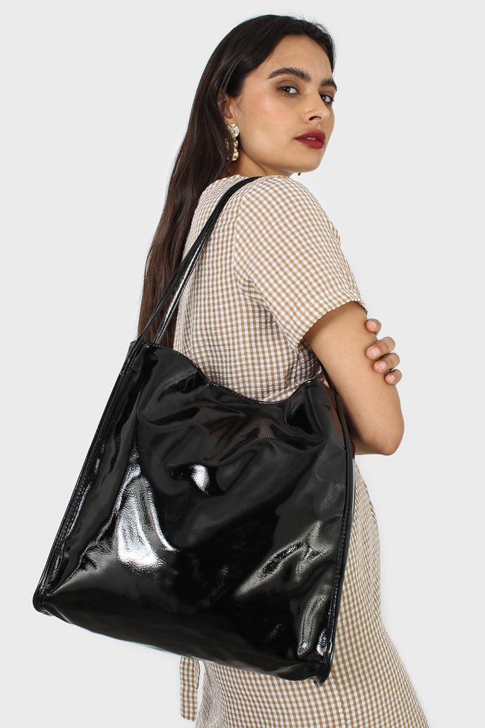 Black high shine PVC tote bag_4