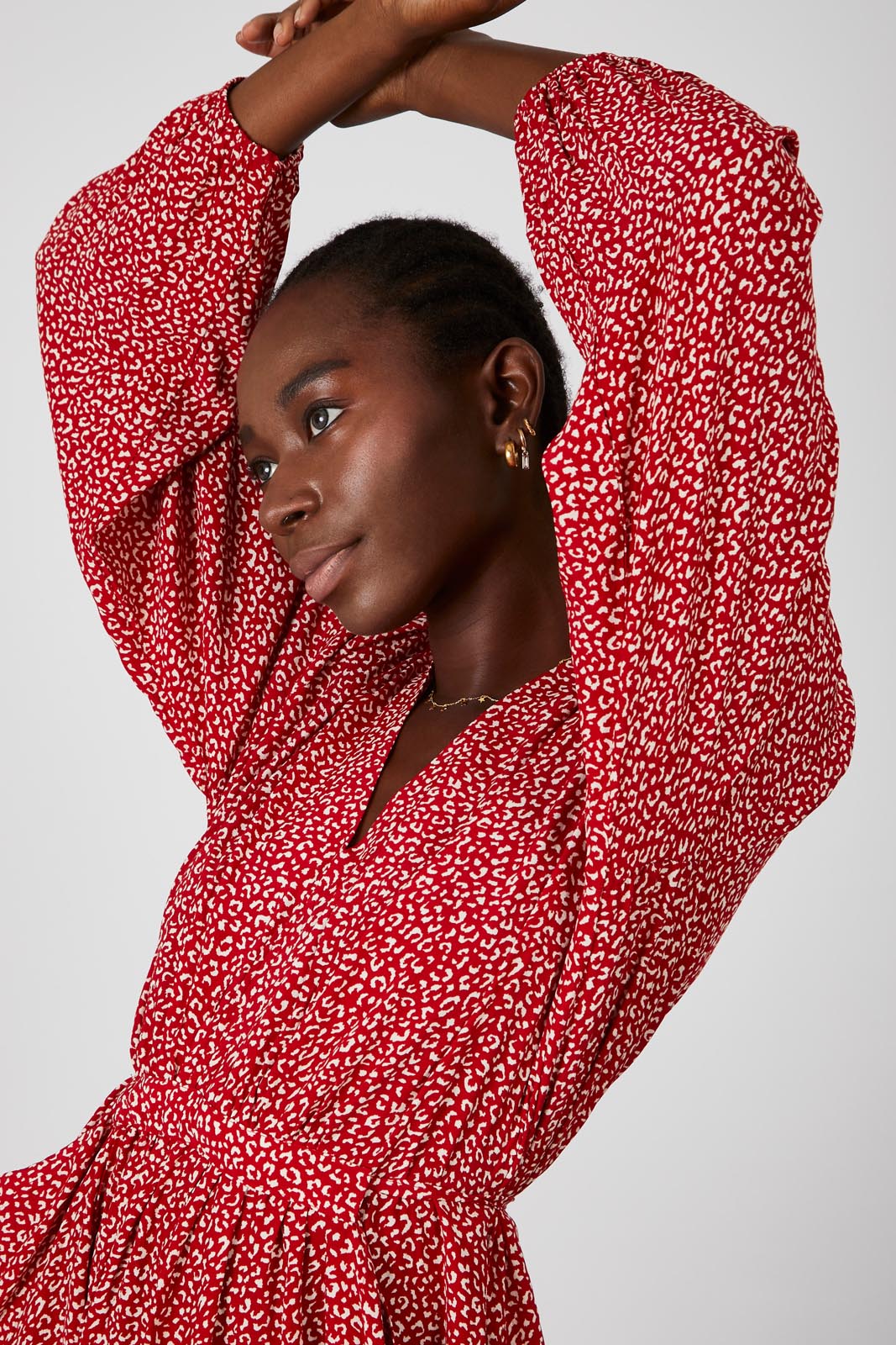 Red leopard print long sleeved tie back midi dress_3