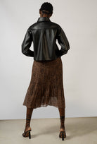 Black vegan leather cropped shirt jacket_6