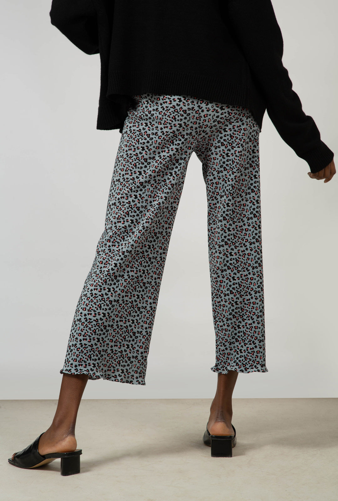 Blue and pink leopard micro pleat trousers_3