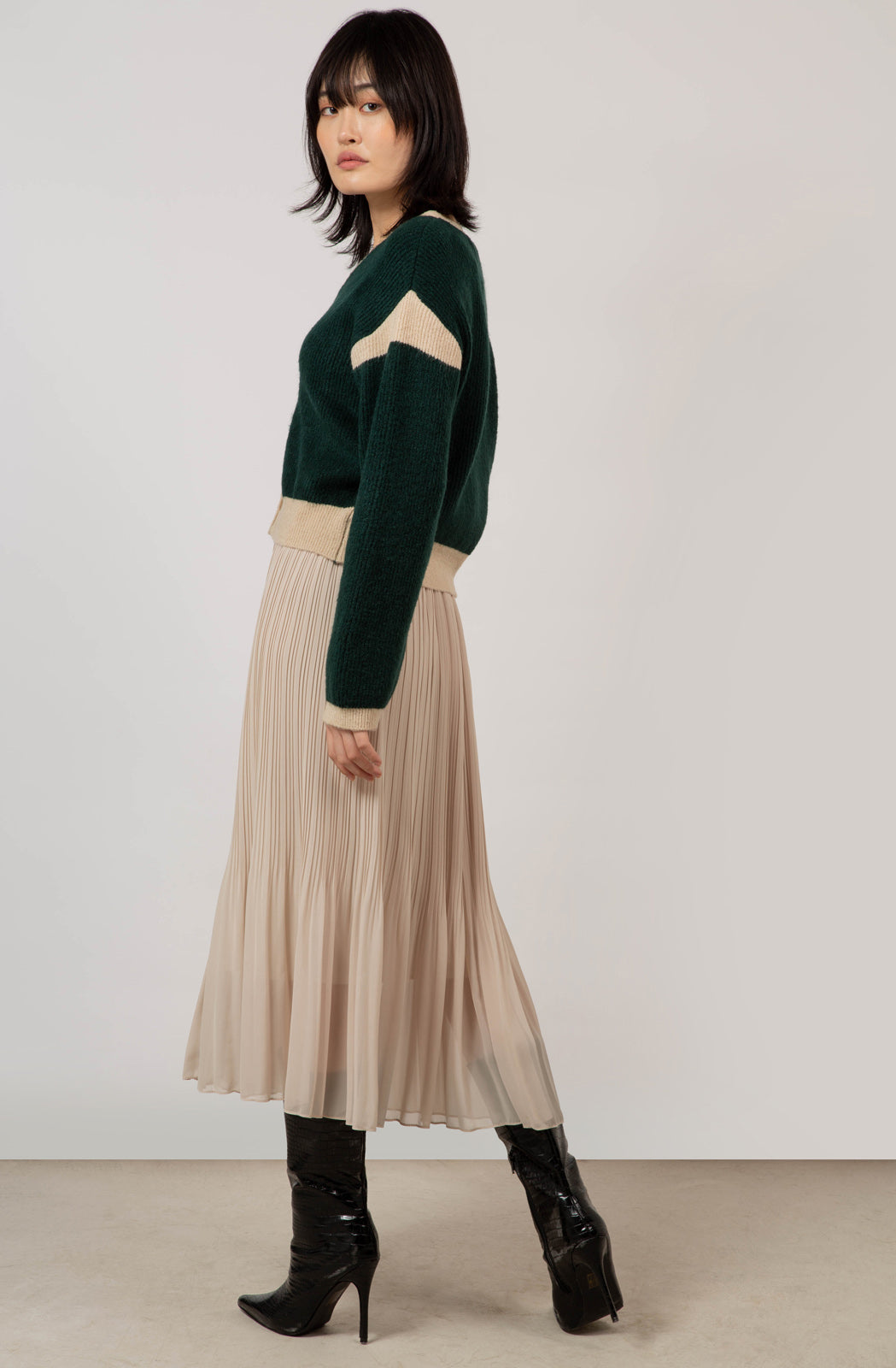 Deep green and beige contrast trim cardigan_6