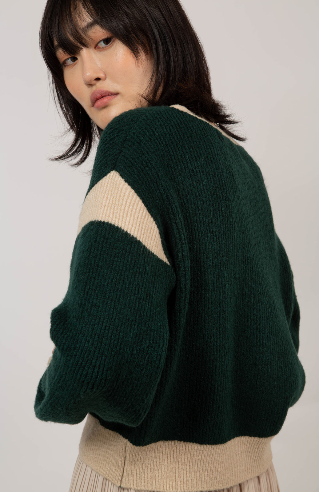 Deep green and beige contrast trim cardigan_5
