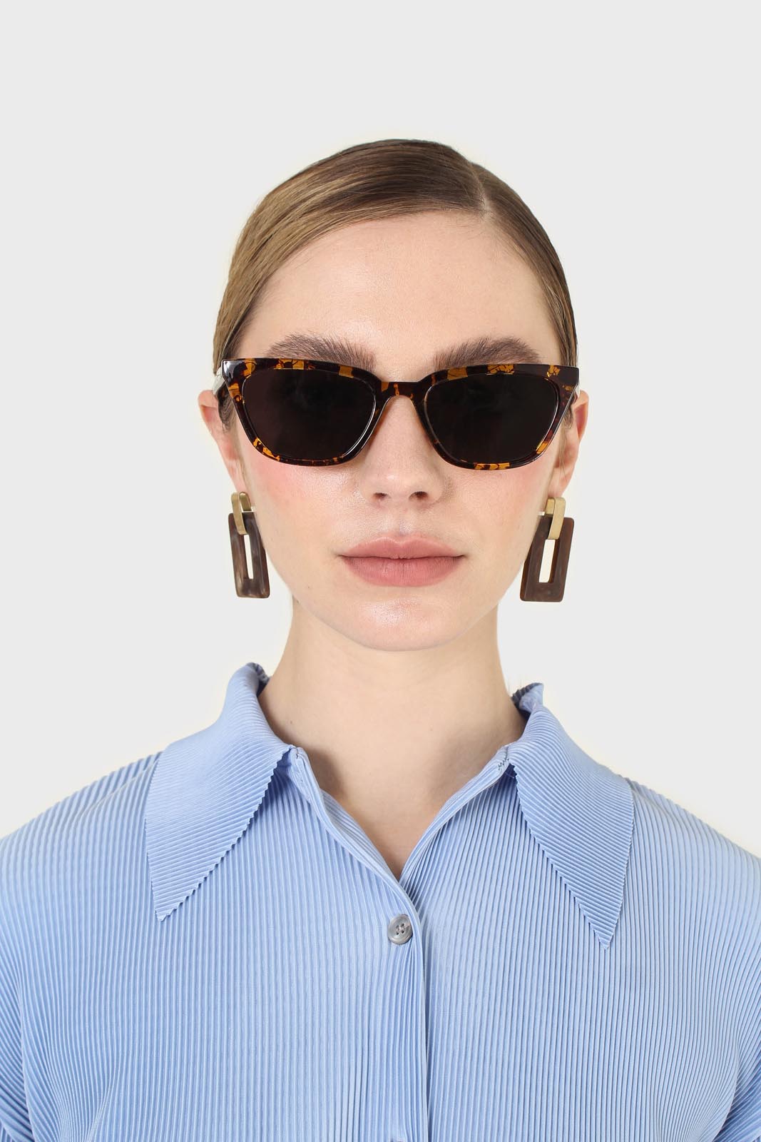 Tortoise shell classic cat eye sunglasses