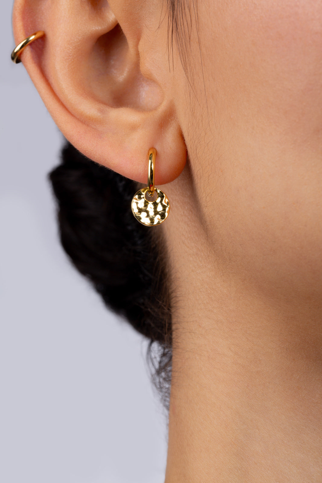 Gold hammered circle hoop earrings_3