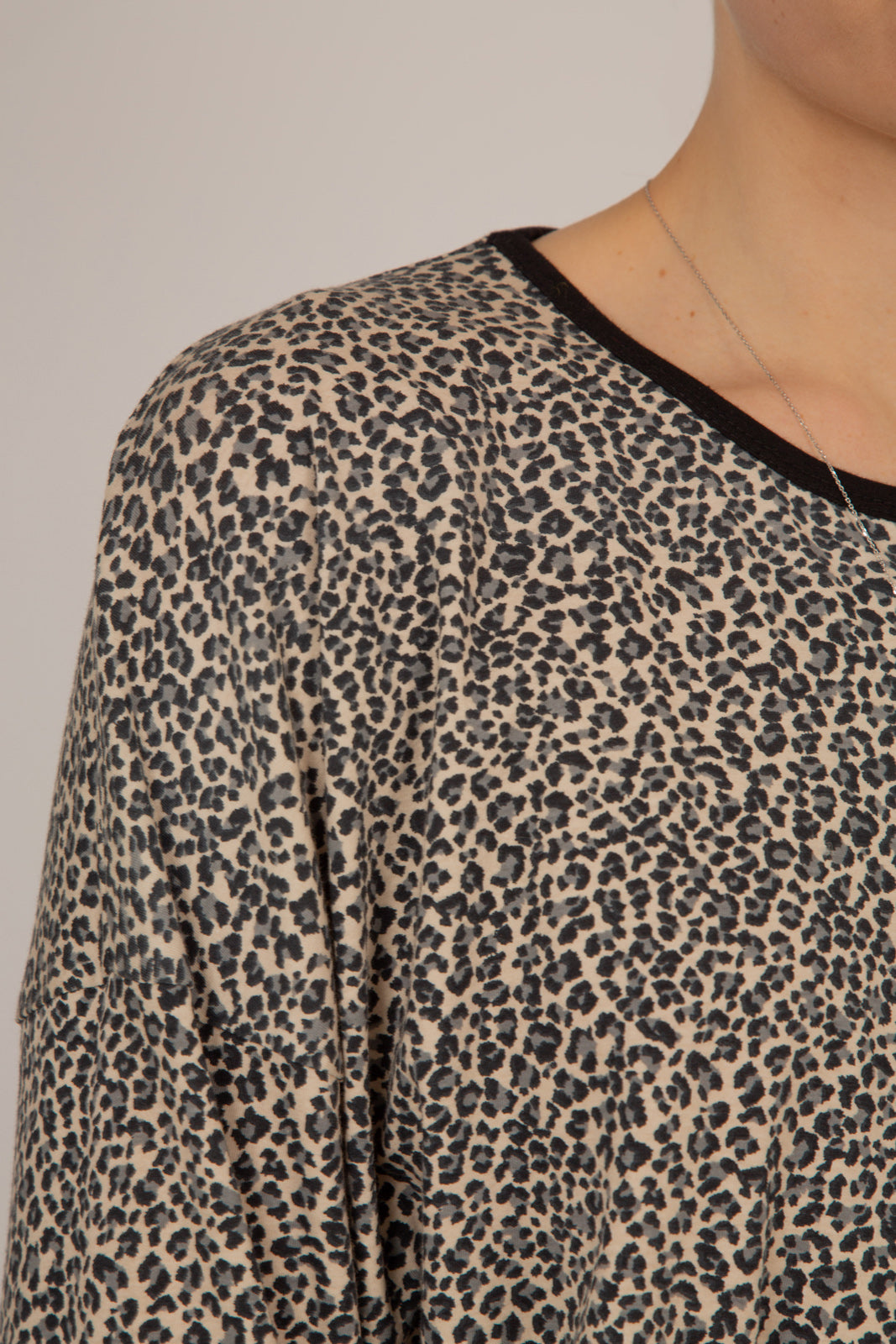Ivory and black leopard print cropped long sleeved top_7
