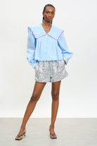 Baby blue contrast trim scalloped giant collar shirt_4