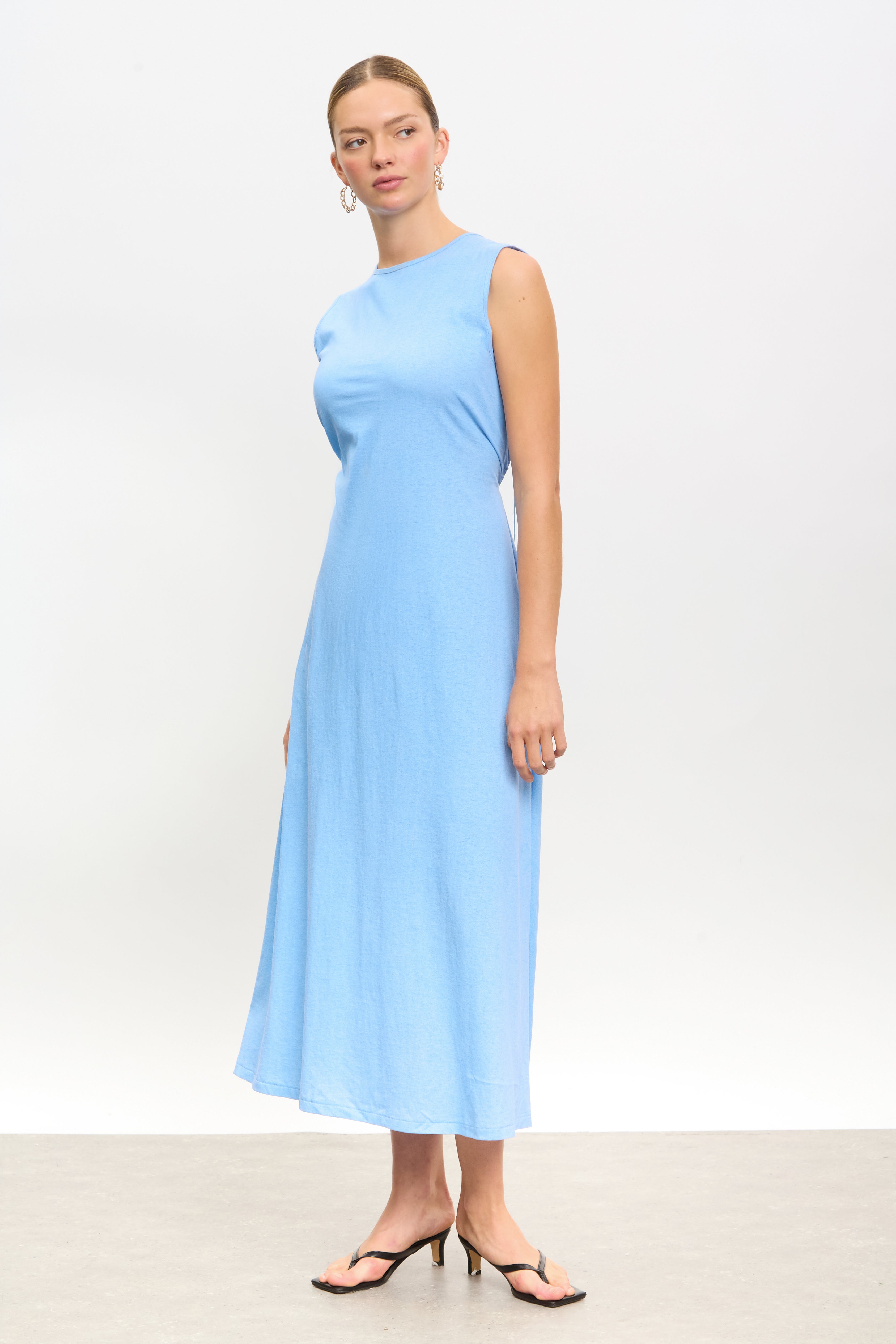 Baby blue peek back jersey dress_2