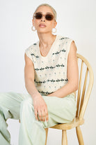 Beige and light blue intarsia flower sweater vest_5