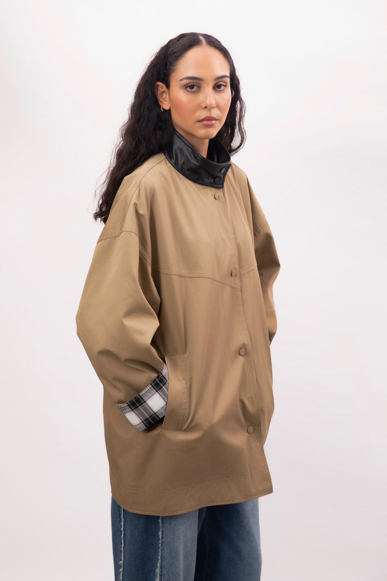 Beige and plaid reversible contrast collar jacket_2