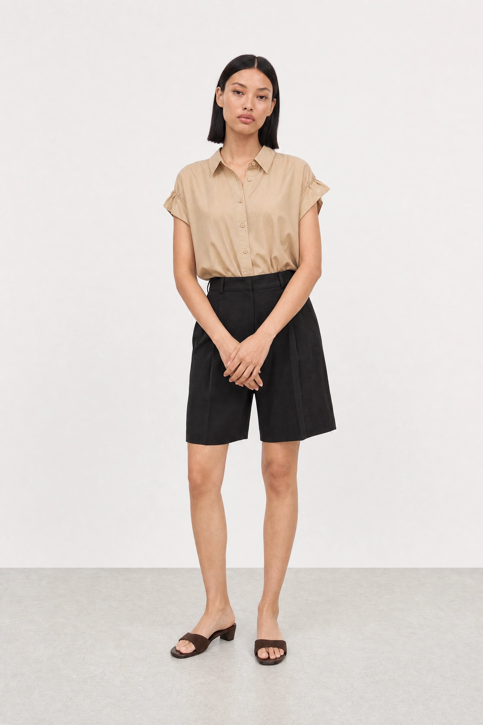 Beige gathered shoulder short sleeved shirt_4