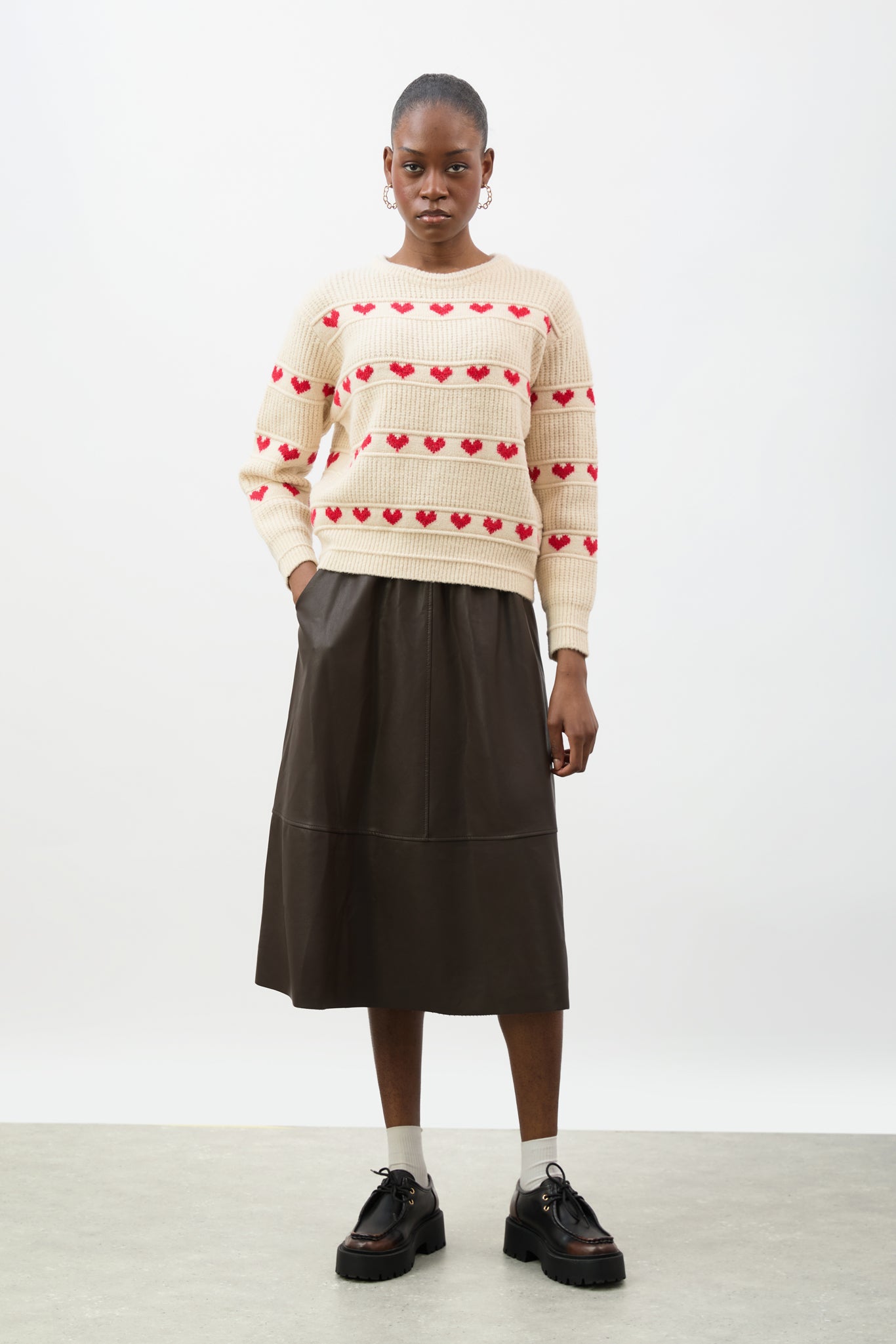 Beige intarsia red hearts stripes jumper_4