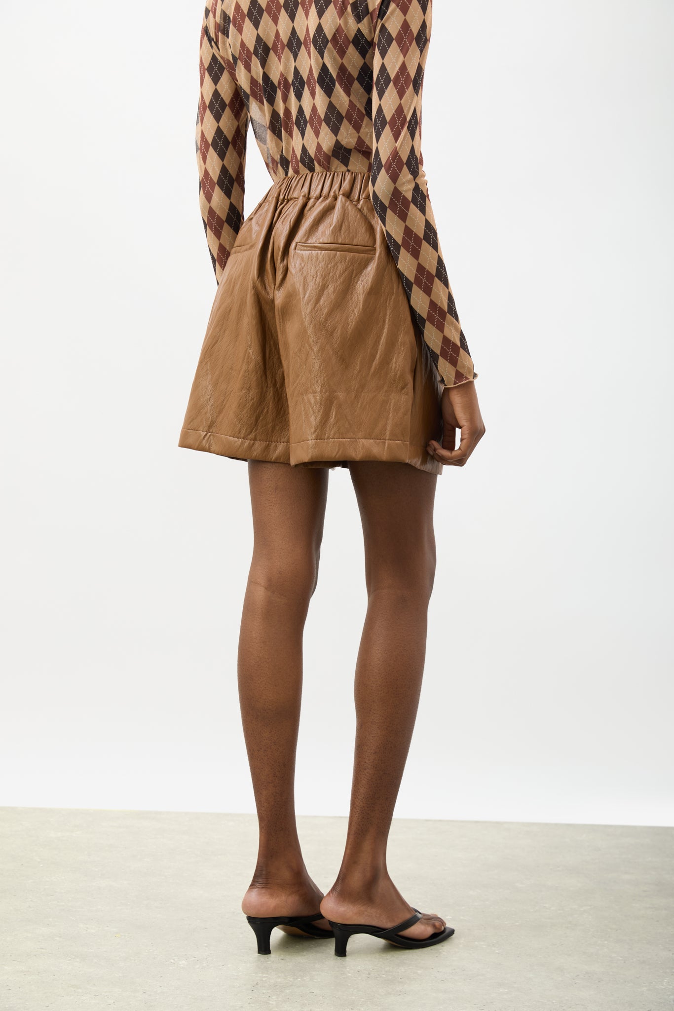 Beige vegan leather pleated shorts_2