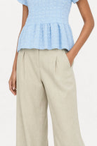 Beige single pleat straight leg trousers_3