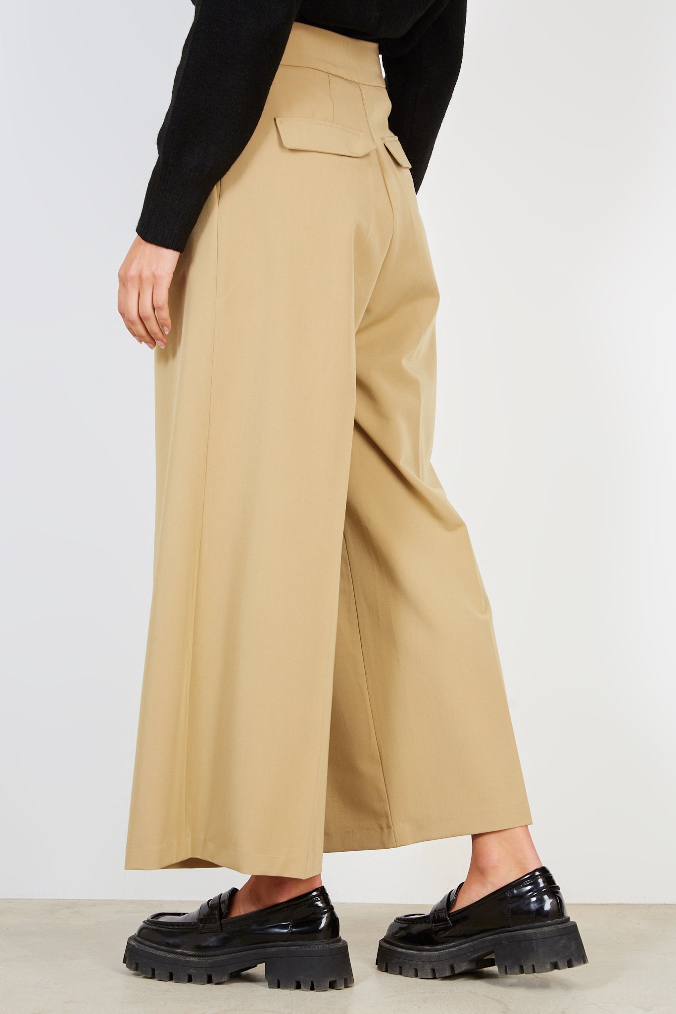 Beige pleated trousers