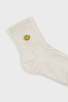 Beige ribbed ankle smiley face socks_3
