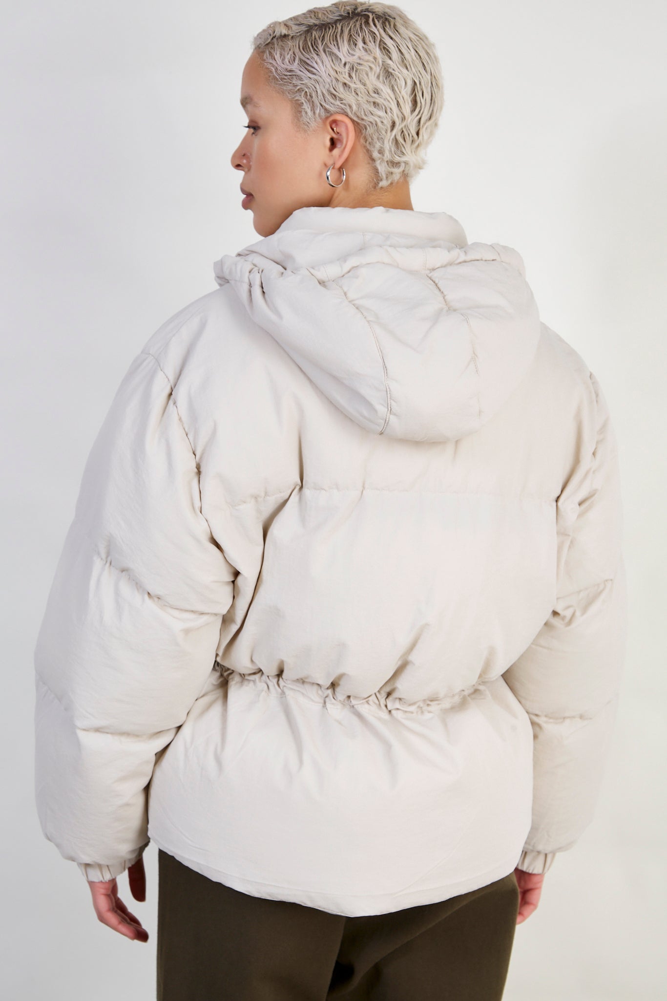 Beige short hooded puffer jacket_3