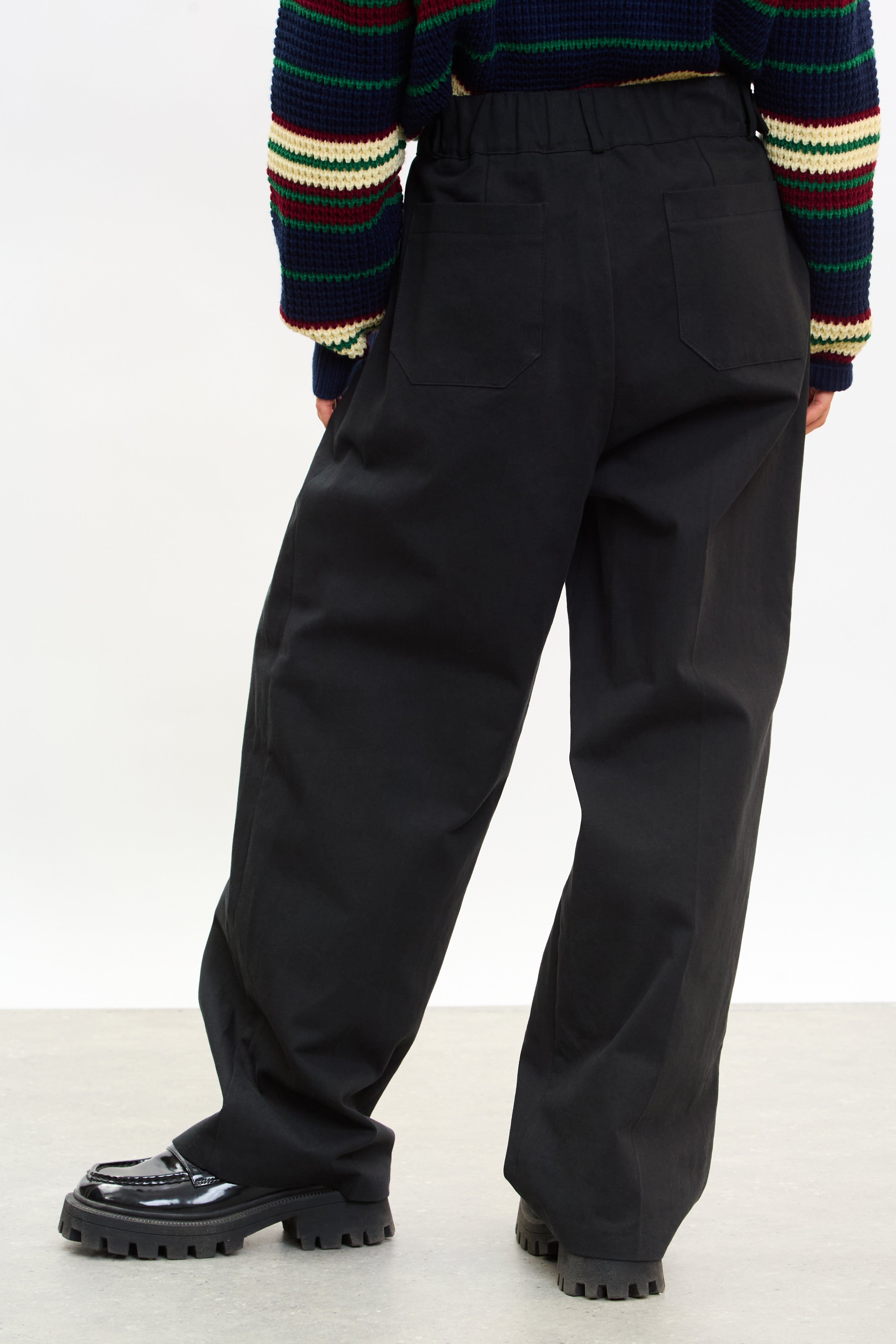 Black adjustable waist trousers_2