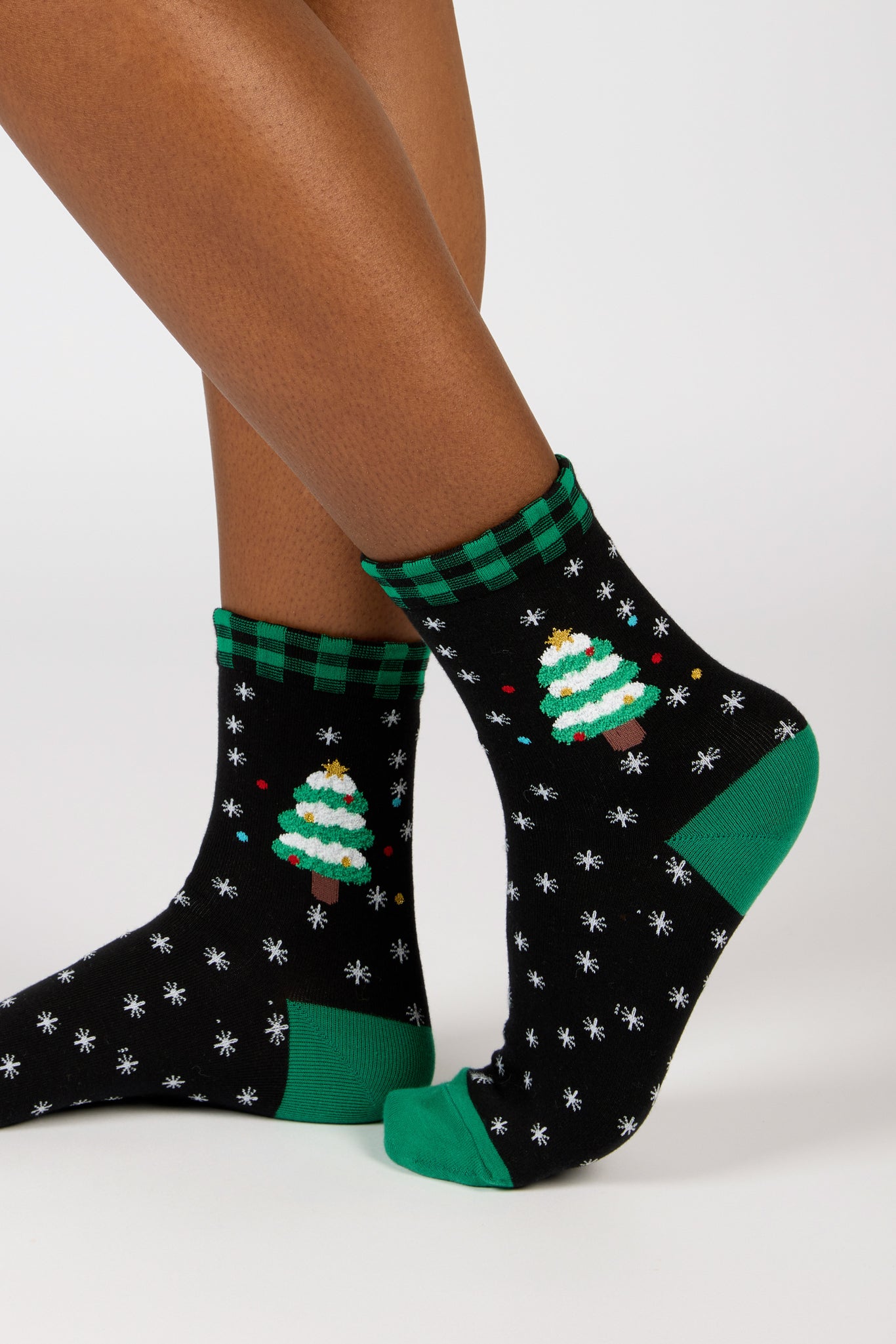 Black and green gingham trim Christmas tree socks_3