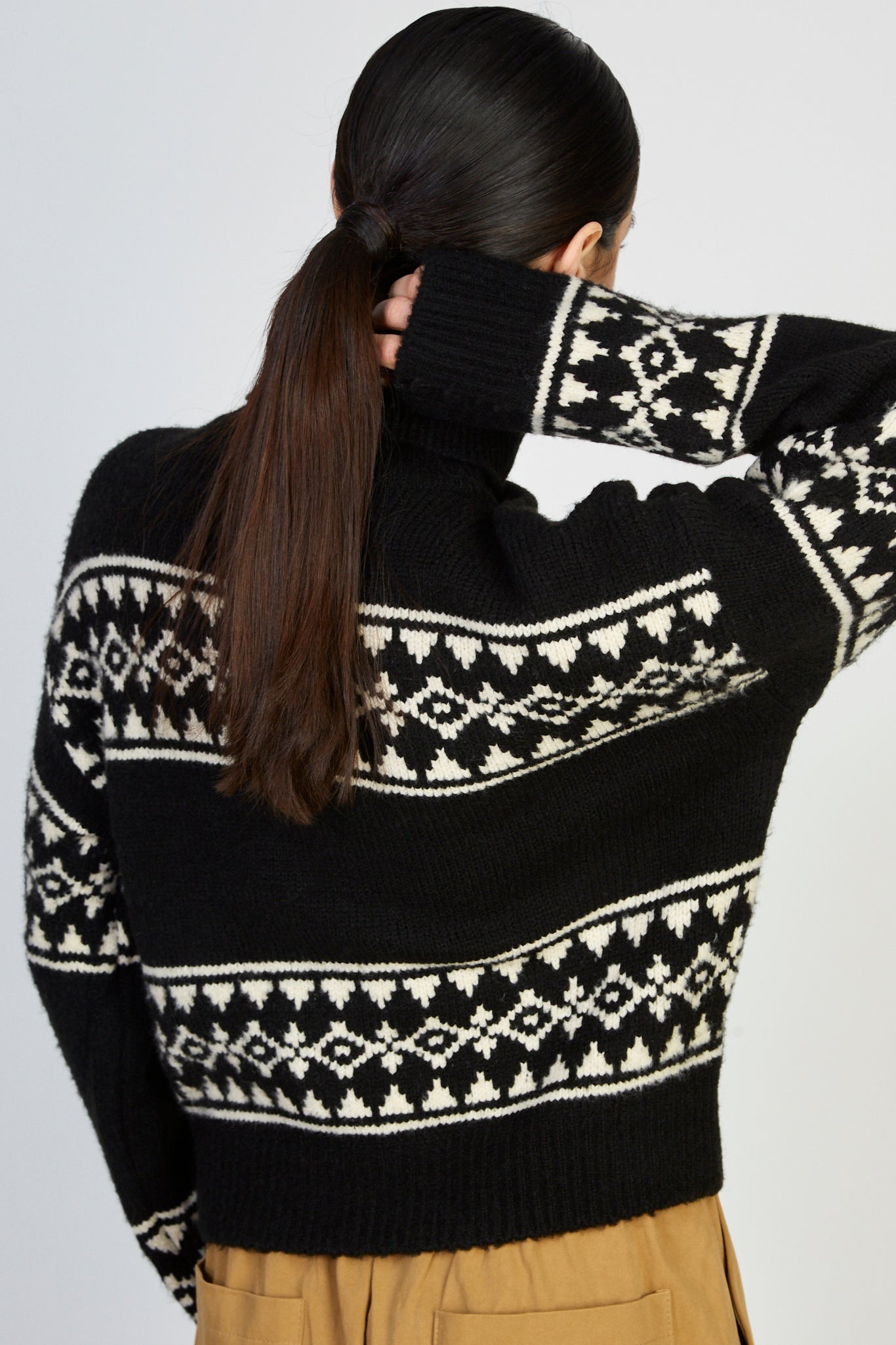 Black and ivory abstract diamond stripe turtleneck jumper_2
