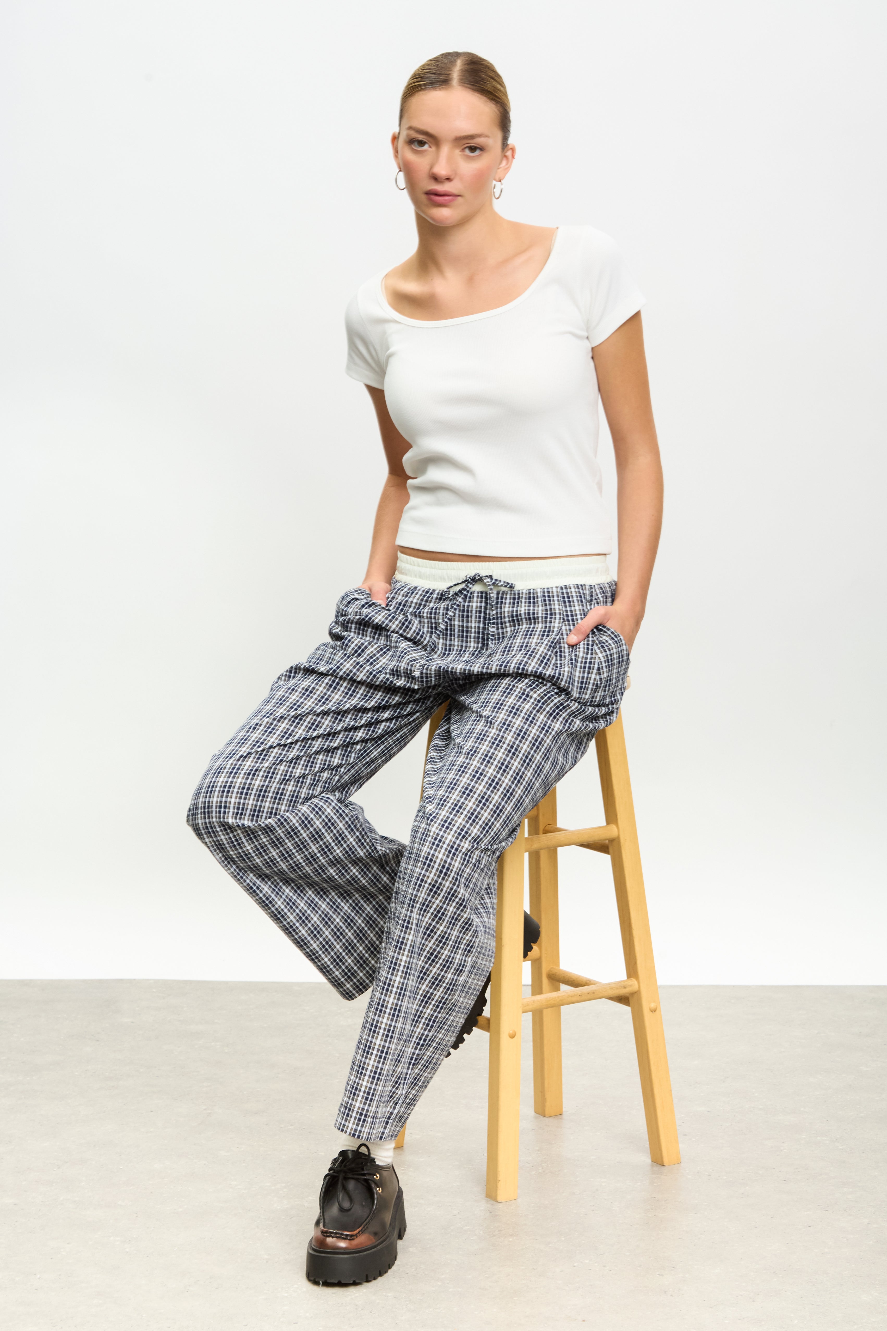 Black and ivory checked tie waist trousers_5