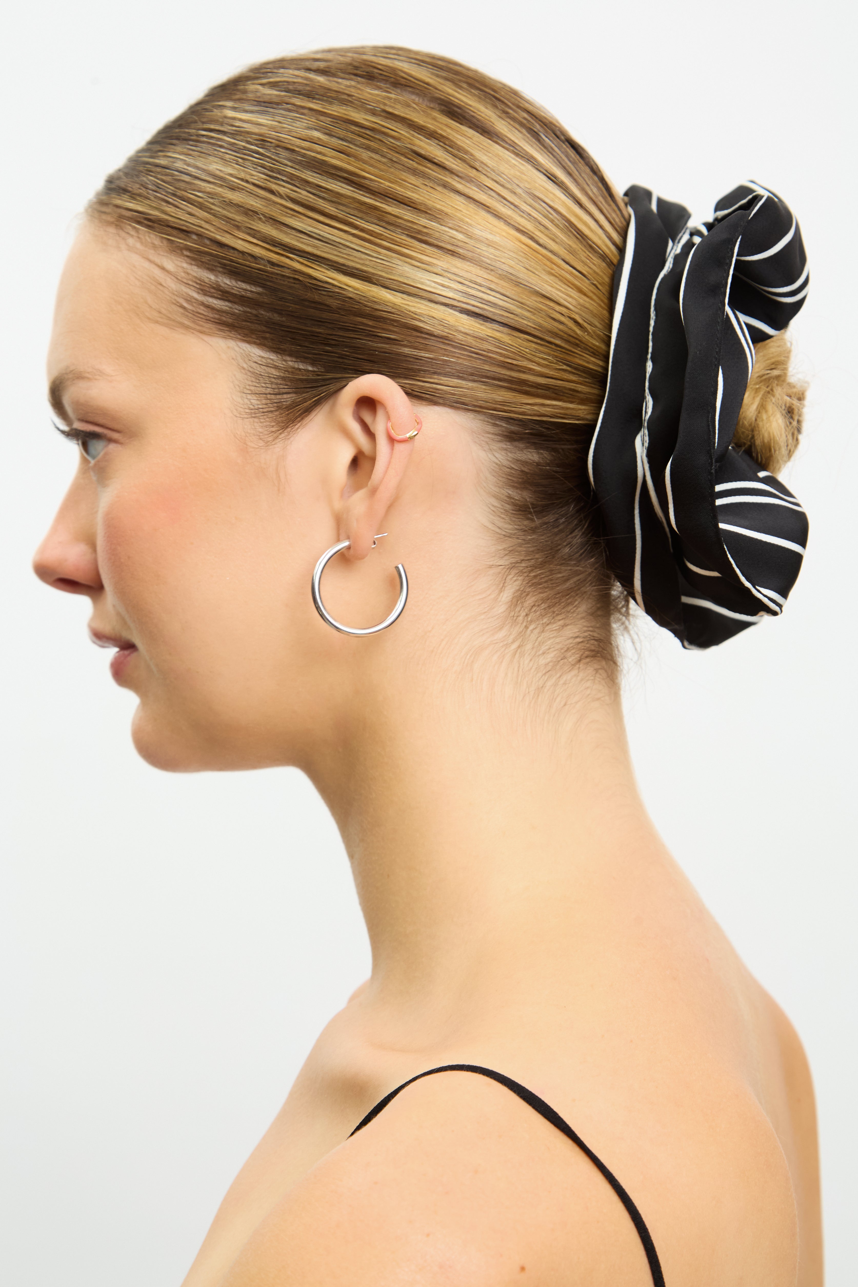 Black and ivory striped scrunchie_4
