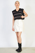 Black and pink intarsia flower sweater vest_4