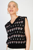 Black and pink intarsia flower sweater vest_1