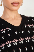 Black and pink intarsia flower sweater vest_3