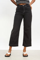 Black and white contrast stitch thin wide leg jeans_1