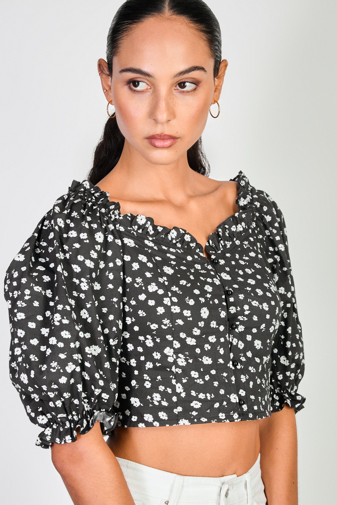 Black and white floral print puff sleeve top_1