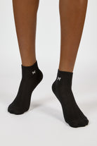 Black and white single bow ankle socks_2