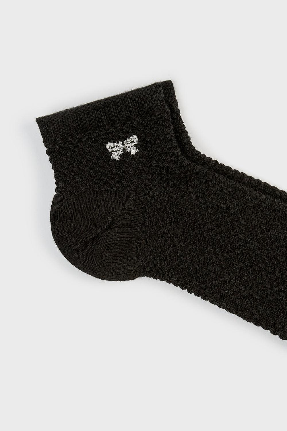 Black and white single bow ankle socks_4