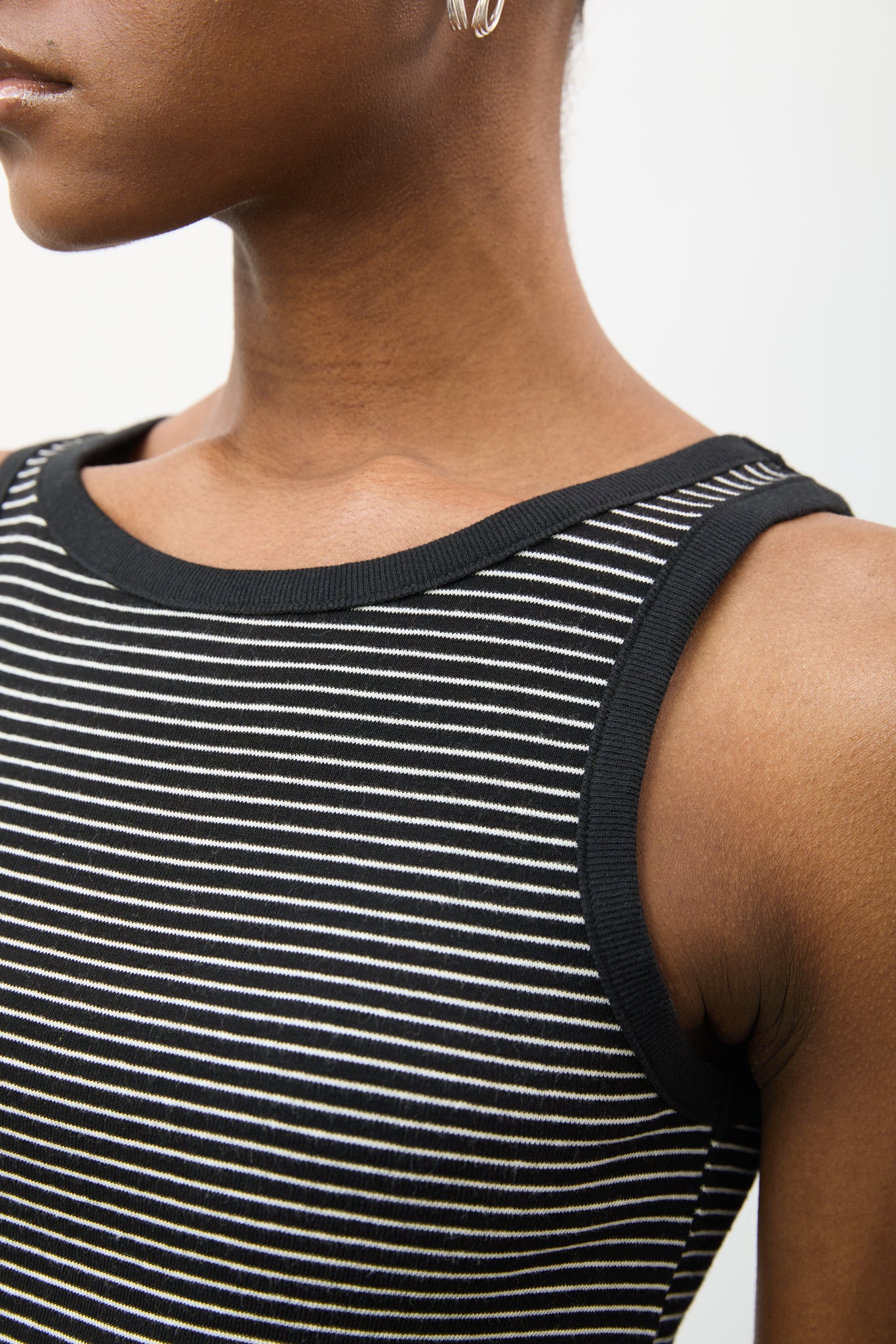 Black and white striped contrast trim tank_4