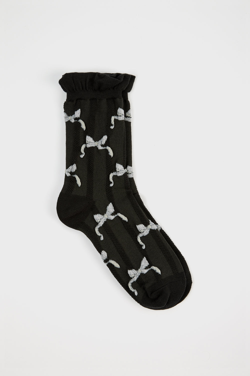 Black and white wavy ribbon socks_3