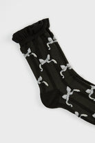 Black and white wavy ribbon socks_4