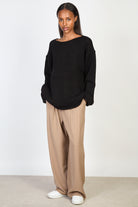 Black boat neck long roll hem jumper_5
