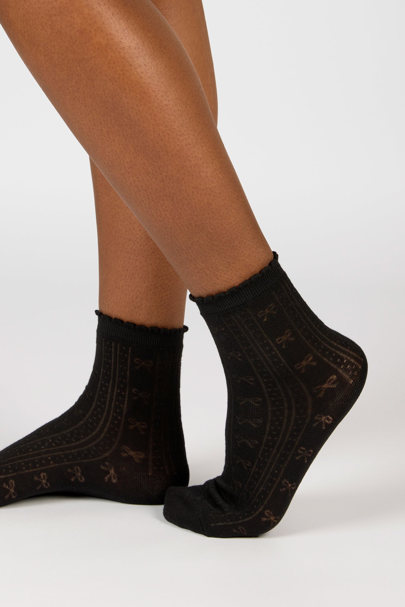 Black decorative ribbed bow socks_3