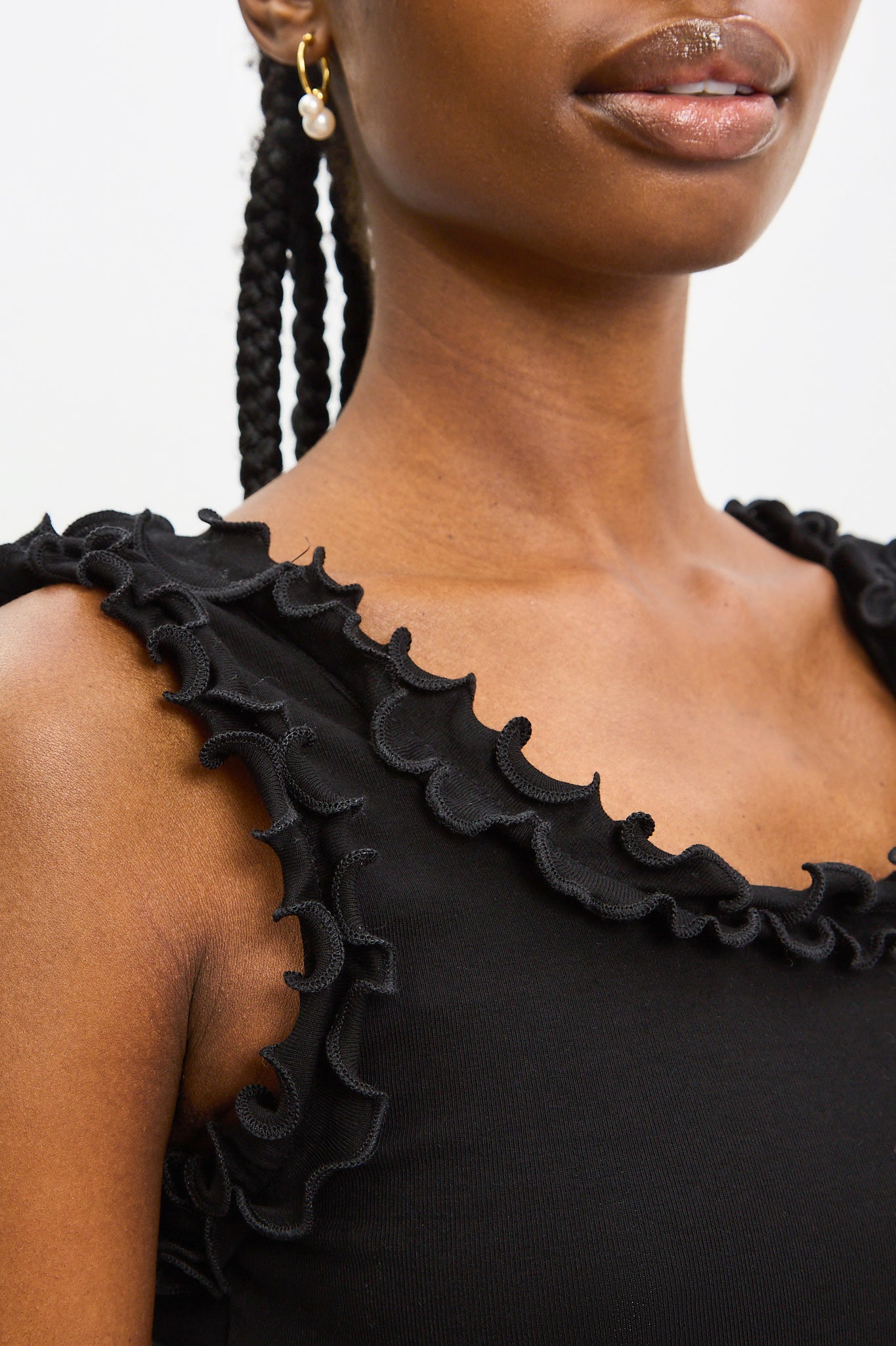 Black double ruffle trim tank_3