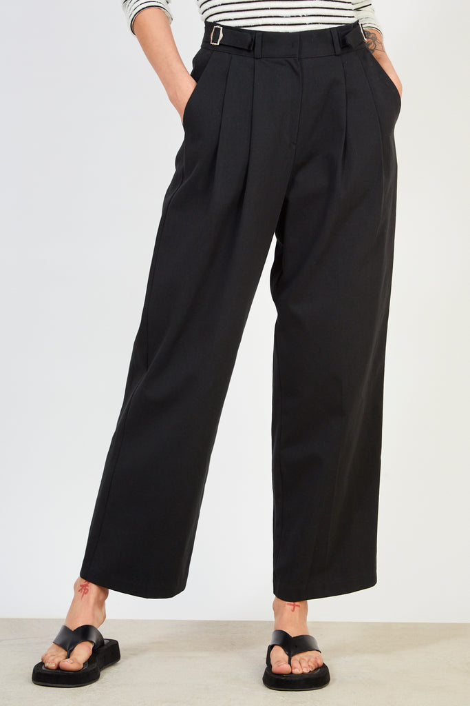 Black double side belted trousers_1